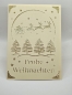 Preview: Vorderansicht einer handgefertigten Weihnachtskarte in Beige mit goldenem Glitzerhintergrund. Filigranes Design zeigt Weihnachtsbäume, Sterne und den Schlitten des Weihnachtsmanns, gezogen von Rentieren. Schriftzug 'Frohe Weihnachten' kunstvoll ausgeschni
