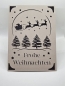 Preview: Vorderansicht einer handgefertigten Weihnachtskarte in Grau mit schwarzem Glitzerhintergrund. Filigranes Design zeigt Weihnachtsbäume, Sterne und den Schlitten des Weihnachtsmanns, gezogen von Rentieren. Der Schriftzug 'Frohe Weihnachten' ist kunstvoll au