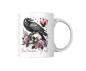 Preview: Weiße Tasse mit Halloween-Design: Ein detailreicher schwarzer Rabe sitzt auf einem Totenkopf, der von rosafarbenen Rosen und Blättern umgeben ist. Im Hintergrund ist ein rosa Mond zu sehen, vor dem ein fliegender Rabe erscheint. Der Schriftzug 'Halloween