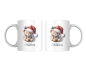 Preview: Weihnachtstasse mit einem niedlichen Teddybär, der eine Weihnachtsmütze trägt und von Stechpalmenzweigen dekoriert ist. Der Text 'Merry Christmas' ergänzt das festliche Design, das auf beiden Seiten der Tasse zu sehen ist. Perfekt für weihnachtliche Stimm