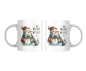 Preview: Zwei weiße Keramiktassen mit dem Motiv „Warm Wishes“, auf denen ein lächelnder Schneemann mit kariertem Schal und Mütze zu sehen ist. Neben dem Schneemann steht eine Tasse heißer Schokolade mit Sahne und einer Zuckerstange.