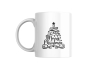 Preview: Minimalistische weiße Tasse mit schwarzem Weihnachtsbaum-Design und der Aufschrift 'Merry Christmas' in verspielter Schrift, präsentiert auf weißem Hintergrund.