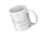 Preview: Floating-Mockup der personalisierten Mama-Tasse mit elegantem Schriftzug.