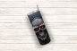 Preview: Mystischer schwarzer Totenkopf-Trinkbecher mit roten, leuchtenden Augen und kunstvollen, rauchigen Details. Der Becher hat ein düsteres Design mit einem Gefühl von Gothic und Dunkelheit.
