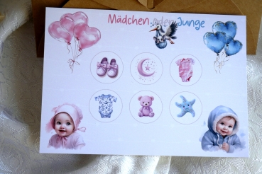 Gender-Reveal-Karte A6 mit 6 Rubbelkreisen, enthüllend süße Baby-Motive in Rosa und Blau, illustriert mit Herzballons, Babykleidung, maritimen Designs und kindlichen Charakteren.