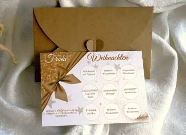 Nahaufnahme der Weihnachts-Rubbelkarte mit aufgerubbelten Feldern und individuellen Texten.
