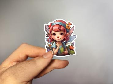 Hand, die einen Aufkleber einer süßen Fee mit rosa Haaren und Schmetterlingen hält, gestaltet von DreamArt VM.