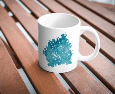 Weiße Tasse mit humorvollen ‚Nährwertangaben‘ für das Sternzeichen Löwe. Zeigt typische Eigenschaften des Löwen wie Dynamik, Herzlichkeit und Loyalität als witzige Prozentangaben – ein perfektes Geschenk für Löwen und Astrologie-Fans.