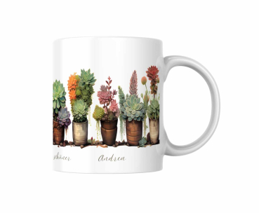 Weiße Tasse mit einer Reihe bunter Sukkulenten in verschiedenen Töpfen und den personalisierten Namen ‚Johanna‘ und ‚Andrea‘. Ein schönes Geschenk für Pflanzenliebhaber und Menschen, die Naturmotive schätzen.