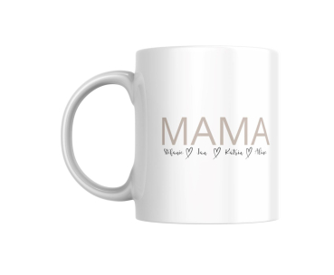 Preview: Personalisierte Tasse mit Kindernamen für Mama, Papa, Oma & Opa Preview: Personalisierte weiße Keramiktasse mit dem Schriftzug 'MAMA' in großen, schlichten Buchstaben. Unter dem Wort 'MAMA' sind die Namen 'Stefanie, Jan, Katrin, Alina' in eleganter Handschrift mit kleinen Herzen zwischen den Namen dargestellt. Ein minimalistis