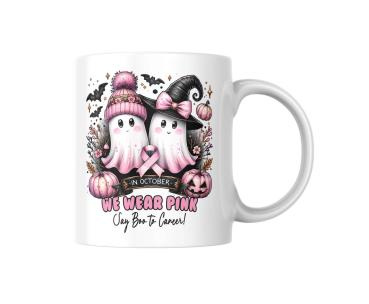 Preview: Halloween-Tasse „We Wear Pink – Say Boo to Cancer“ – Unterstützen Sie den Kampf gegen Brustkrebs Preview: Weiße Tasse mit zwei Geistern, von denen einer eine rosa Mütze und der andere einen Hexenhut trägt, beide mit rosa Schleife als Symbol für den Kampf gegen Brustkrebs. Umgeben von Kürbissen, Fledermäusen und Blumen, mit dem Text ‚We Wear Pink – Say Boo to