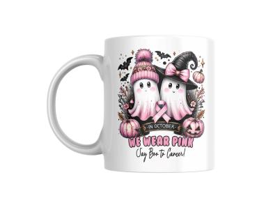 Preview: Halloween-Tasse „We Wear Pink – Say Boo to Cancer“ – Unterstützen Sie den Kampf gegen Brustkrebs Preview: Weiße Tasse mit zwei süßen Geistern, von denen einer eine rosa Mütze und der andere einen Hexenhut trägt, beide mit rosa Schleife für den Kampf gegen Brustkrebs. Dekoriert mit Kürbissen, Fledermäusen und dem Text ‚We Wear Pink – Say Boo to Cancer‘. Ideal