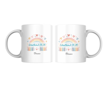Personalisierte Tasse „Schulkind 2026“ – Motiv C mit pastellfarbenem Regenbogen, Herzchen und bunten Streifen, Name „Bruno“, als beidseitige Ansicht auf weißem Hintergrund dargestellt.
