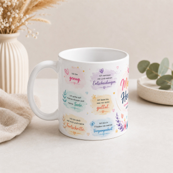 Preview: Weiße Keramiktasse mit Henkel links und mehreren deutschen Affirmationen im pastelligen Watercolor-Stil.