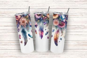 Drei elegante Tumbler mit detailreichen Blumen-, Kristall- und Federdesigns in leuchtenden Farben auf weißem Hintergrund. Perfekt für Liebhaber von Boho- und Naturmotiven.
