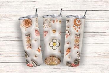 Hochwertiger Edelstahl-Tumbler mit stilvollen Boho-Motiven, darunter Sonnen- und Mondmuster, Blume, Schmetterling und Herzen, auf einem cremefarbenen Hintergrund. Ideal für kalte und warme Getränke.