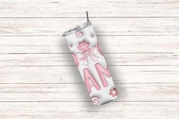 Schräg liegender weißer Thermobecher mit der Aufschrift 'DOG MAMA' in rosa Buchstaben. Der Becher zeigt eine Pfotenabdruck-Grafik mit Schleife, umgeben von Spiralmustern und Blumen. Perfektes Geschenk für Hundeliebhaberinnen.