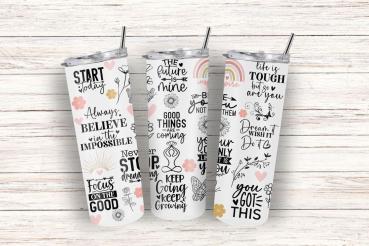 Drei weiße Thermobecher mit inspirierenden schwarzen Schriftzügen und Illustrationen, darunter Sprüche wie 'Believe in the impossible', 'Good things are coming', 'Focus on the good' und 'You got this'. Die Becher sind mit floralen Motiven und dezenten Pas