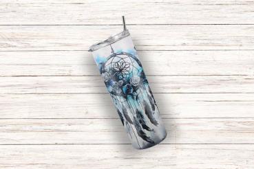 Thermobecher mit traumhaftem Design eines Traumfängers in Schwarz-, Grau- und Blautönen, verziert mit Rosen und Federn. Der Becher zeigt ein mystisches, aquarellartiges Motiv, ideal für Liebhaber des Boho- und Fantasy-Stils.