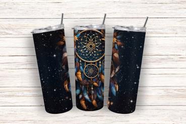 Drei Thermobecher mit elegantem Traumfänger-Design in Gold- und Dunkelblau-Tönen, verziert mit Federn und einem glitzernden Sternenhimmel im Hintergrund. Das Motiv kombiniert Luxus und eine mystische Atmosphäre, ideal für Liebhaber edler und himmlischer D