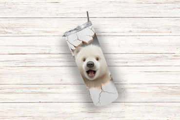 Thermobecher mit fröhlichem Eisbärenmotiv, der durch realistische Risse auf der Oberfläche des Bechers schaut. Der Hintergrund des Bechers ist weiß und hebt die Risse und das Bild des Eisbären hervor, wodurch ein dreidimensionaler Effekt entsteht. Der Bec