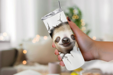 Thermobecher mit einem niedlichen Faultier-Design, das neugierig durch einen realistisch gestalteten Riss im Becher schaut. Das Faultier lächelt freundlich und bringt eine humorvolle und charmante Note in das Design. Der Hintergrund des Bechers ist schlic