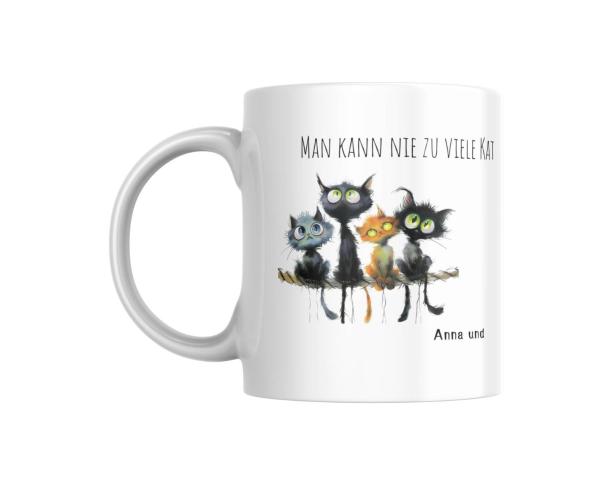 Personalisierte Keramiktasse für Katzenliebhaber mit vier niedlichen Katzen und dem Text 'Man kann nie zu viele Katzen haben'. Der Name 'Anna und' verleiht der Tasse eine individuelle Note.