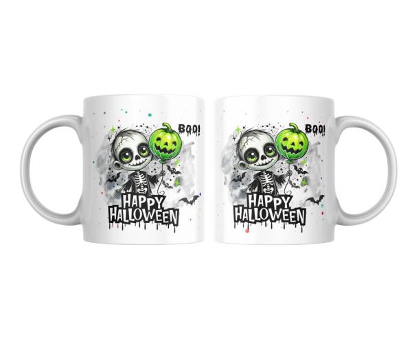 Halloween-Tasse mit doppelseitigem Design: niedliches Skelettkind mit leuchtenden grünen Augen hält einen grinsenden Kürbis-Luftballon, umgeben von Fledermäusen und bunten Spritzern. Der Schriftzug 'Happy Halloween' verleiht der Tasse einen festlichen und
