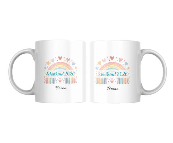 Personalisierte Tasse „Schulkind 2026“ – Motiv C mit pastellfarbenem Regenbogen, Herzchen und bunten Streifen, Name „Bruno“, als beidseitige Ansicht auf weißem Hintergrund dargestellt.