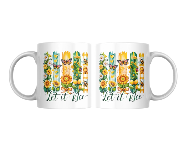 Zwei Ansichten einer weißen Keramiktasse mit dem farbenfrohen Naturdesign „Let it Bee“, verziert mit Sonnenblumen, Bienen, Schmetterlingen und Herzen.