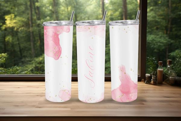 Personalisierter Thermobecher mit rosa Aquarell-Design und Namen, ideal für Menschen, die einen individuellen Becher suchen oder ein personalisiertes Geschenk machen möchten.