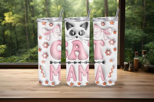 Thermobecher mit 'Cat Mama'-Design. Verspieltes Motiv mit rosa Schleifen, Sternen, Blumen und einer süßen Katzengrafik. Perfekt für alle Katzenliebhaberinnen.