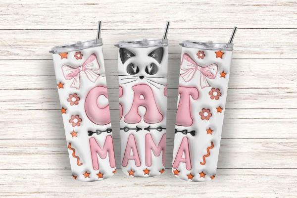 Weißer Thermobecher mit der Aufschrift 'CAT MAMA' in rosa Buchstaben. Der Becher ist verziert mit einer Katzengrafik, rosa Schleifen und Blumenmustern sowie orangefarbenen Sternen. Perfekt für Katzenliebhaber.