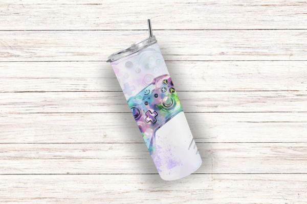 Thermobecher mit buntem Gaming-Controller-Design in Aquarelloptik, inspiriert von lebhaften Farben und modernen Spielmotiven. Ideal für Gaming-Fans, die ein kreatives und auffälliges Design bevorzugen.