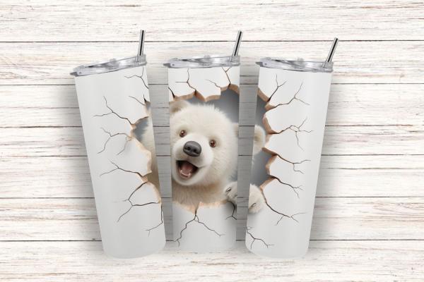 Thermobecher mit Design eines fröhlichen Eisbären, der aus einem realistisch wirkenden Riss in der Becheroberfläche hervorschaut. Die Risse im Design vermitteln den Eindruck, als würde der Eisbär direkt durch die Oberfläche brechen. Der Hintergrund ist sc